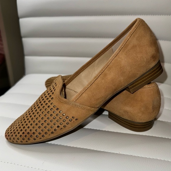 💝Crown Vintage Womens Tan Suede Perforated Smoking Flats Size 7 - Picture 3 of 10